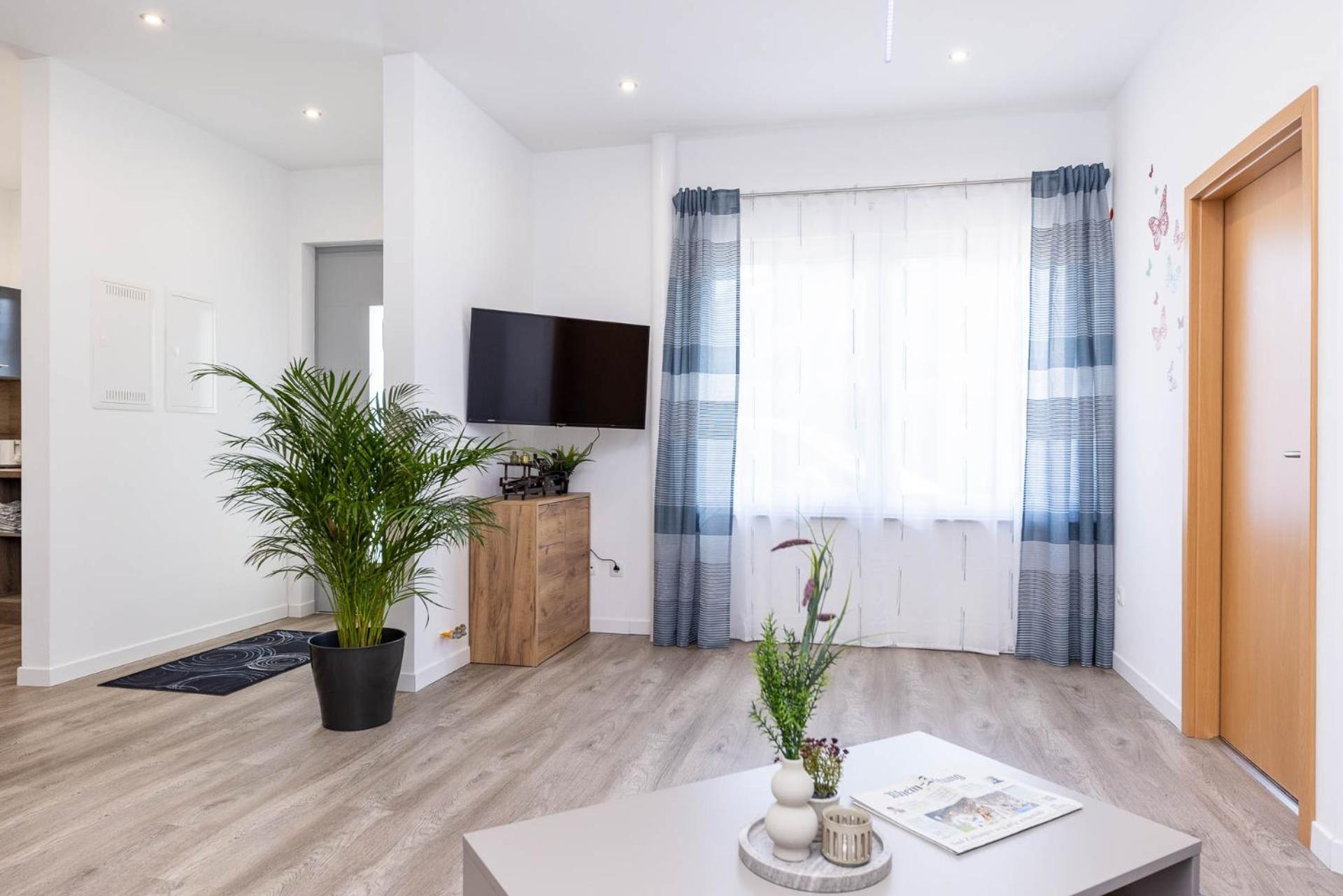 Neu I Ferienwohnung Jasmin Андернах Екстер'єр фото