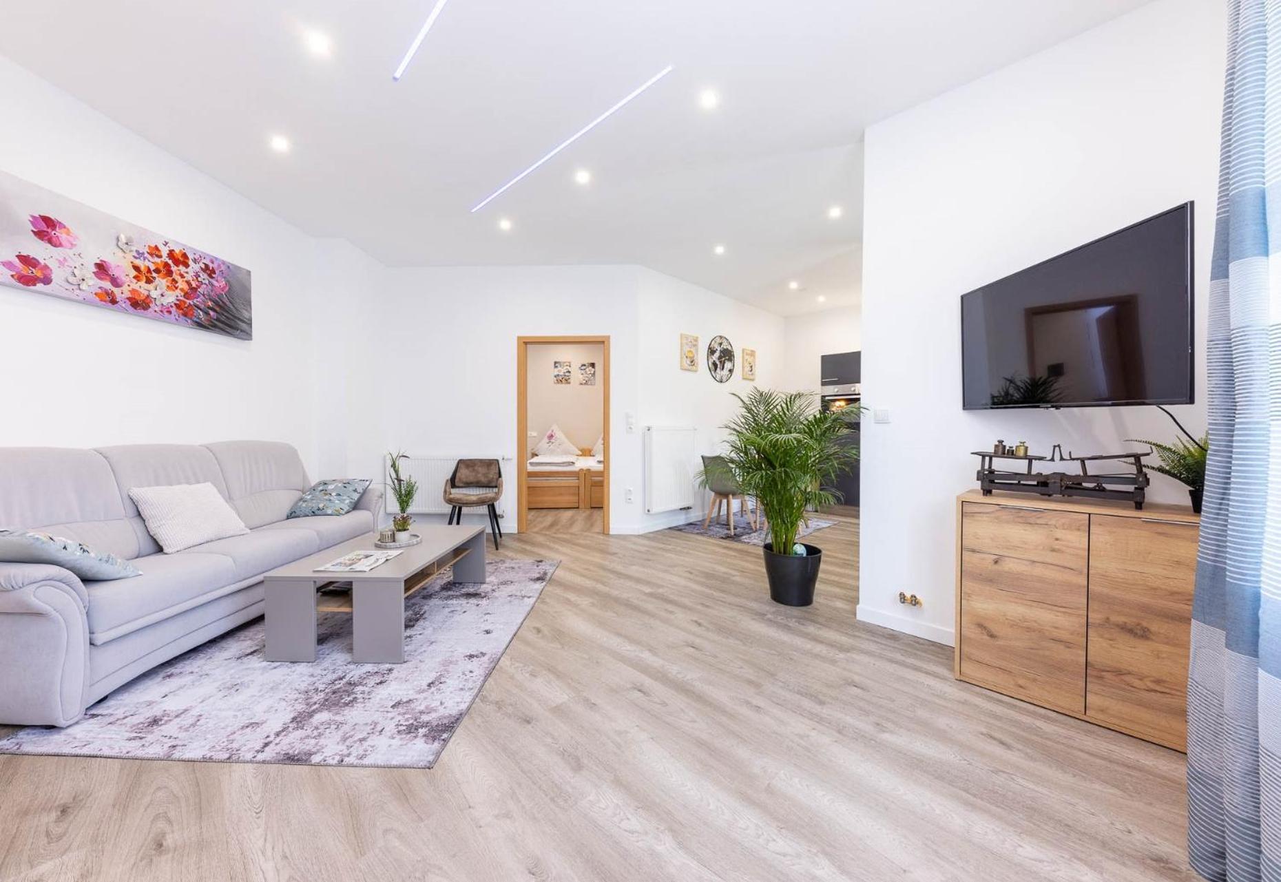 Neu I Ferienwohnung Jasmin Андернах Екстер'єр фото